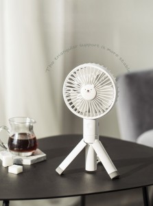 
   Polar species tripod handheld fan
  